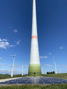 artenschutz-durch-erneuerbare-wissen-solarenergie-windkraftanlage